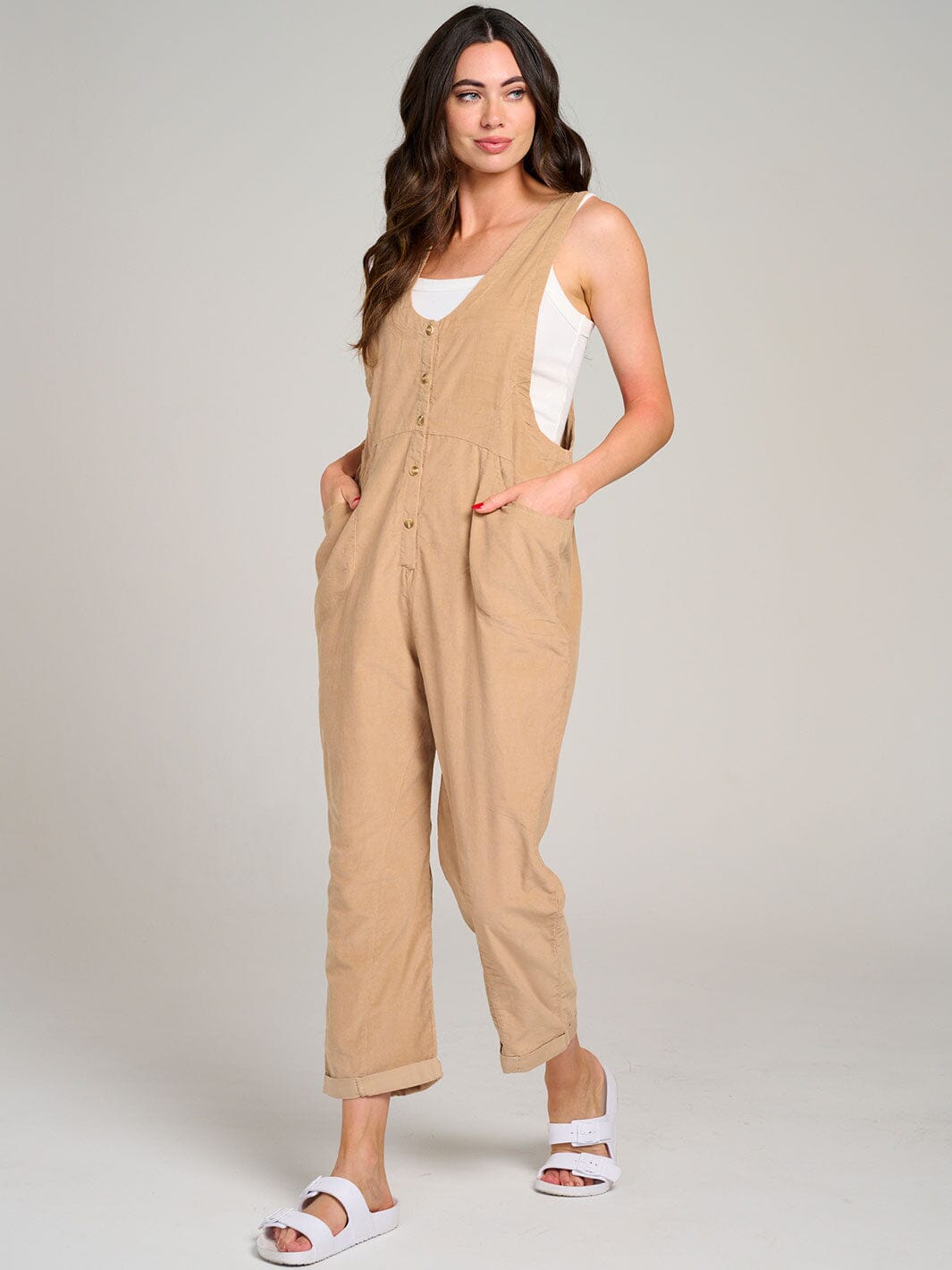 WOMEN'S SLEEVELESS FRONT POCKET BUTTON UP WIDE LEG JUMPSUIT