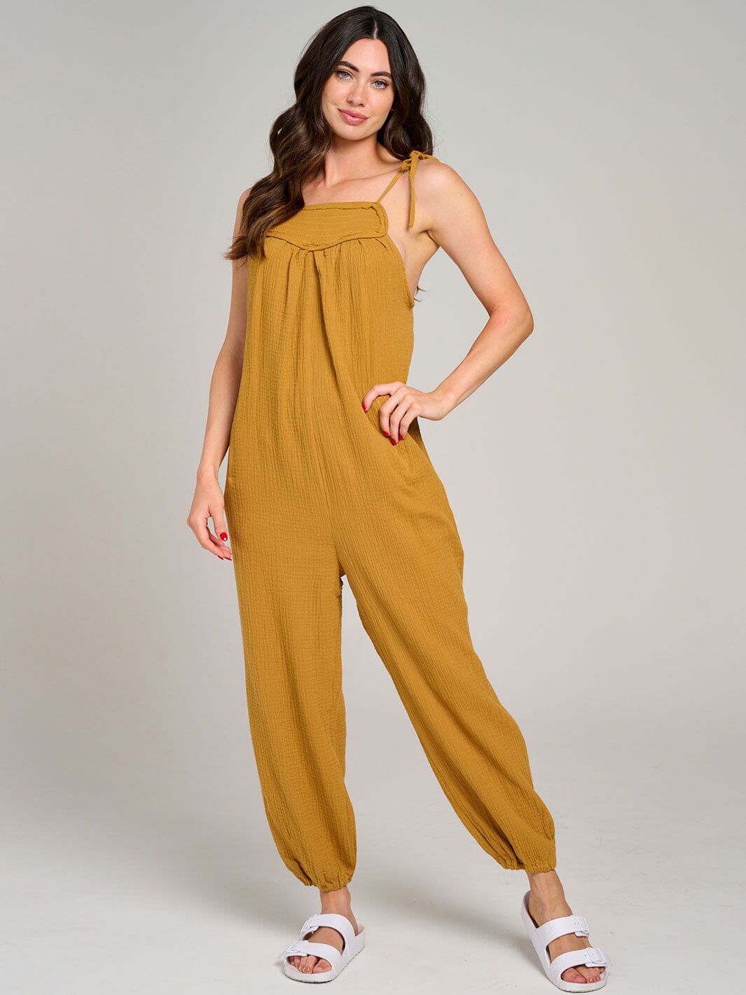 WOMEN'S SLEEVELESS FRONT POCKET JOGGER JUMPSUIT