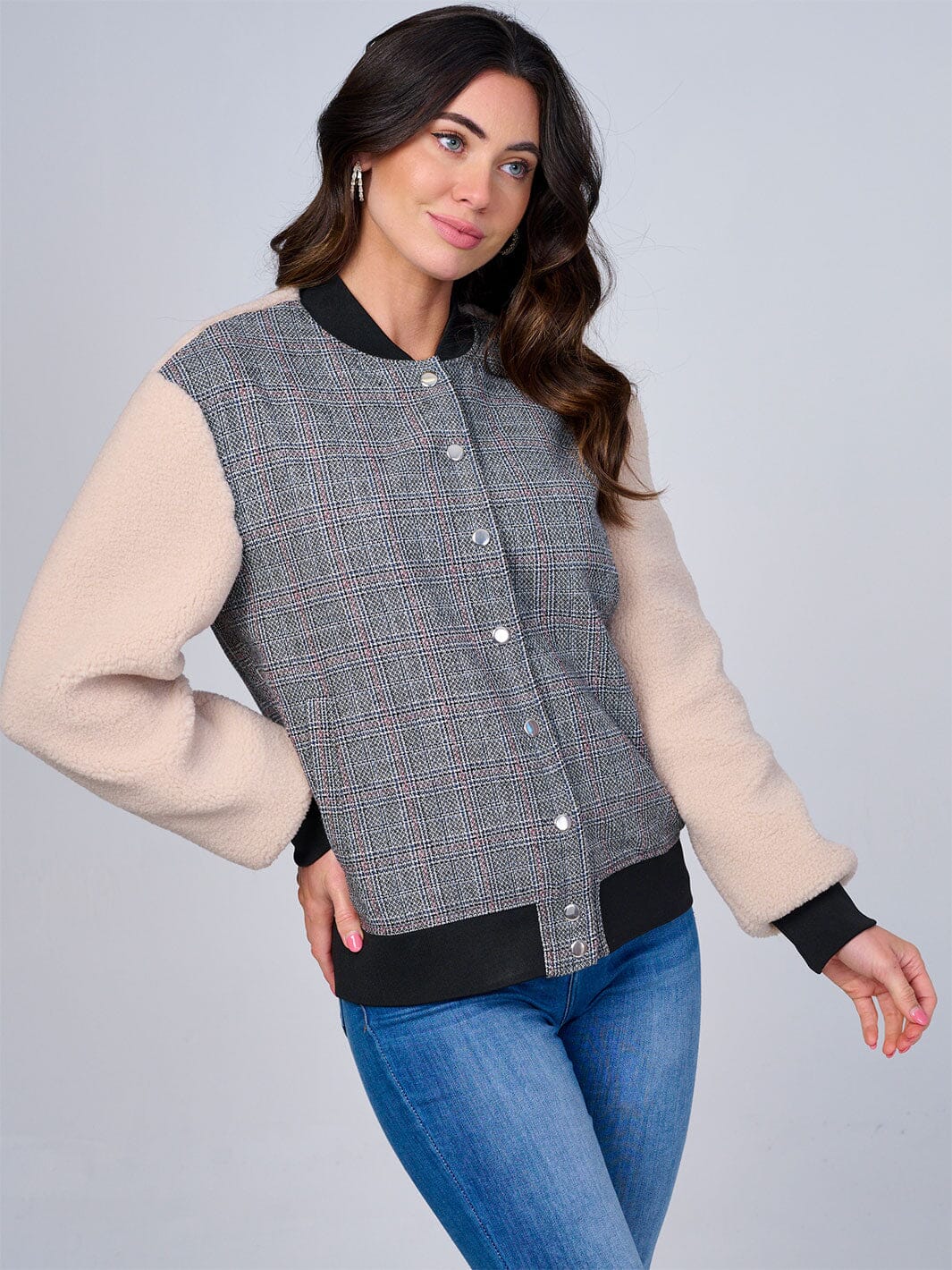 WOMEN'S LONG SLEEVE BUTTON CLOSURE FRONT POCKET SHERPA CONTRAST JACKET