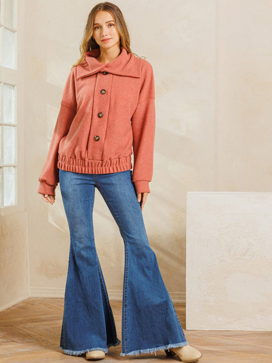 WOMEN'S LONG SLEEVE BUTTON DETAILED COLLAR SWEATER