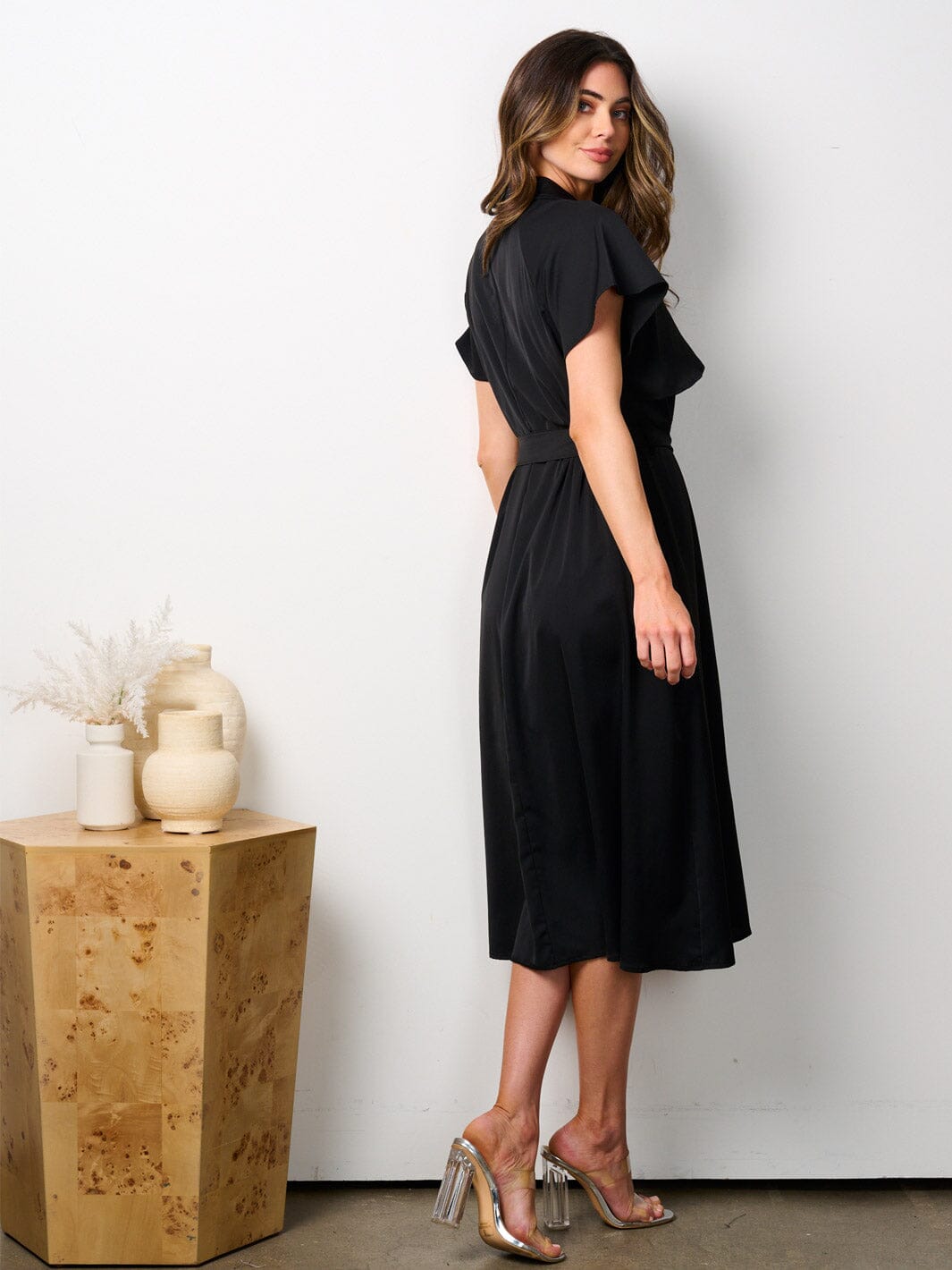 WOMEN'S SHORT SLEEVES RUFFLE BELTED MIDI DRESS