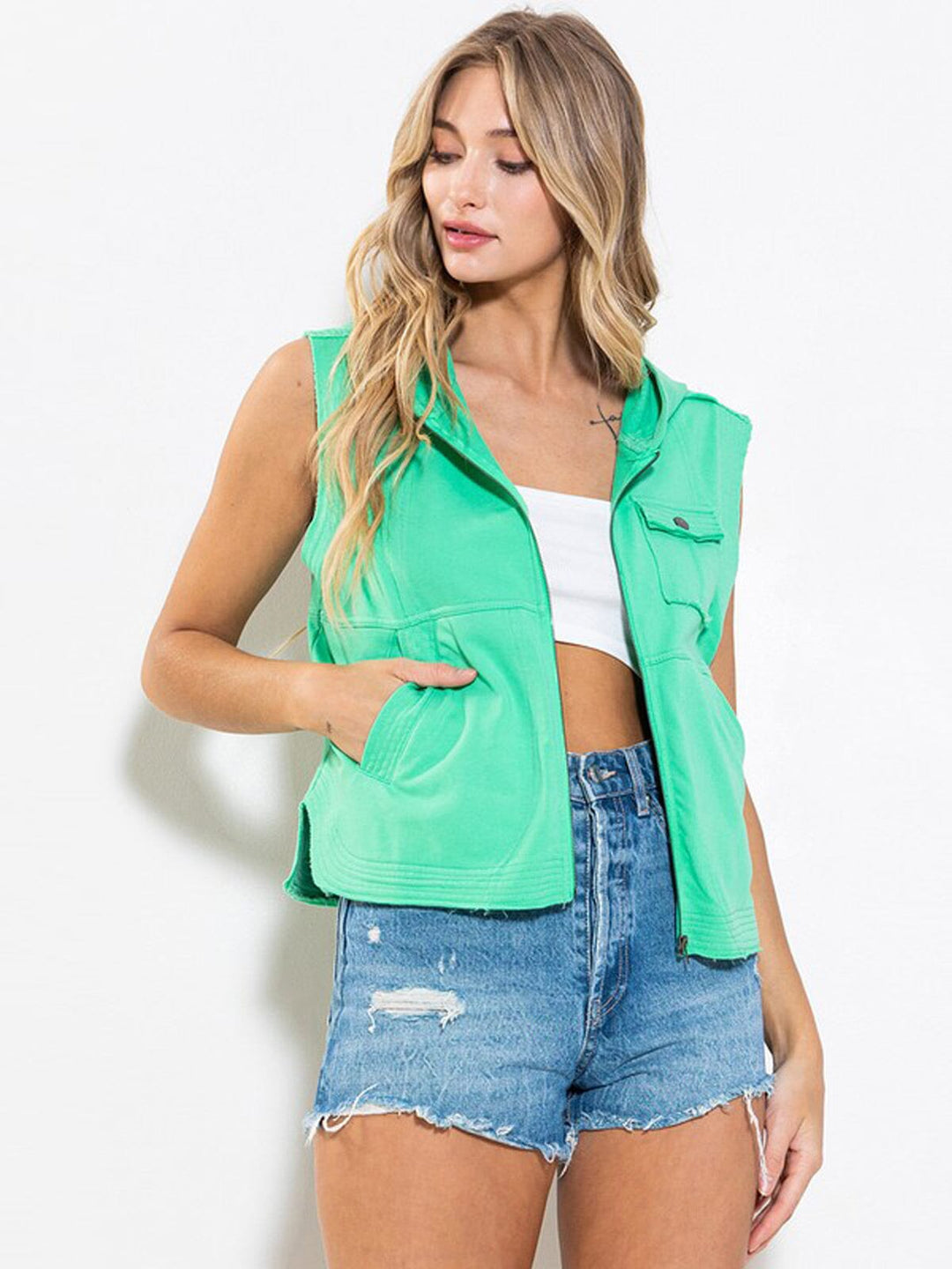 WOMEN'S SLEEVELESS ZIP UP FRONT POCKETS HOODED VEST