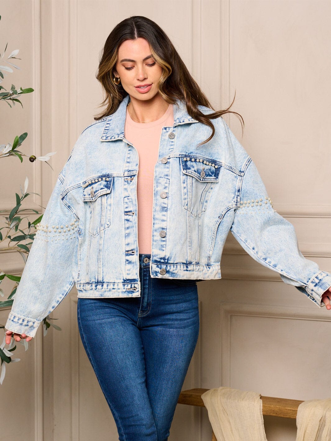 WOMEN'S LONG SLEEVE POCKETS BUTTON CLOSURE PEARL DENIM JACKET