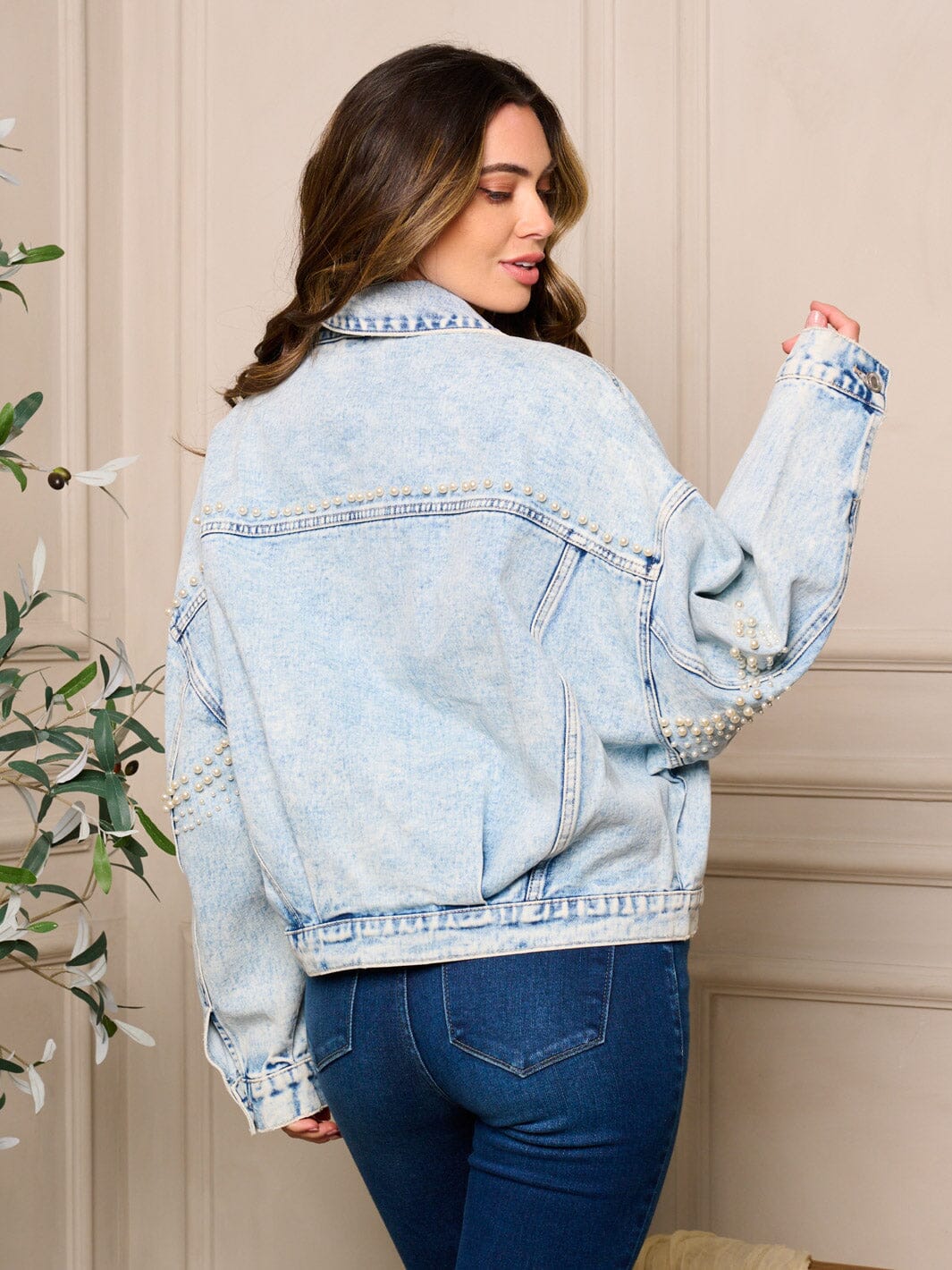 WOMEN'S LONG SLEEVE POCKETS BUTTON CLOSURE PEARL DENIM JACKET