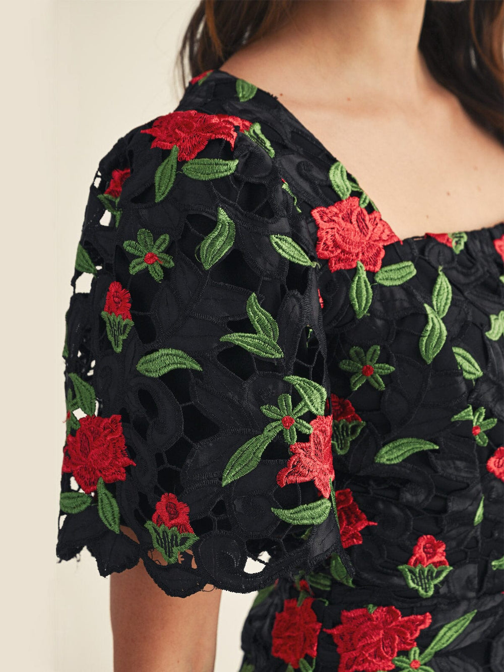 JUST ME WOMEN'S SHORT PUFF SLEEVE SQUARE NECK EMBROIDERY FLORAL MINI DRESS