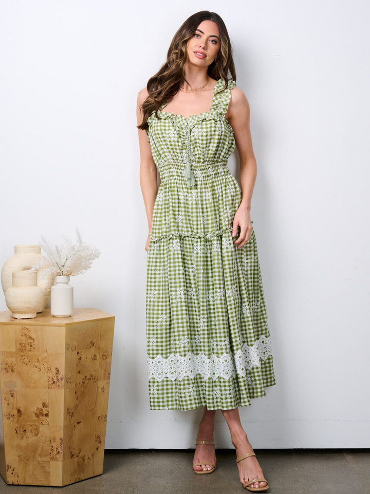 WOMEN'S SLEEVELESS RUFFLE EYELET TIERED MAXI DRESS