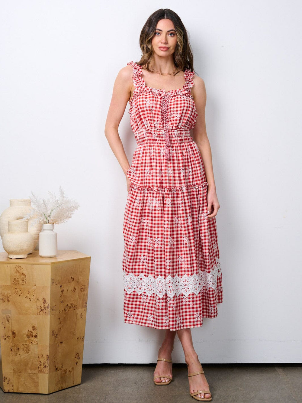 WOMEN'S SLEEVELESS RUFFLE EYELET TIERED MAXI DRESS