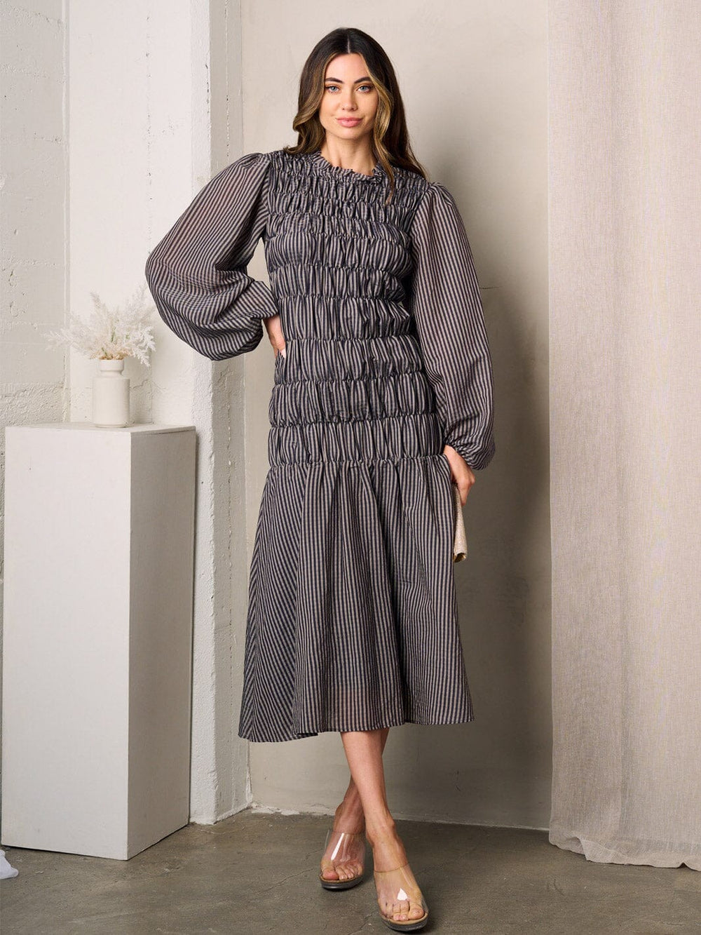 WOMEN'S LONG BALLON SLEEVE SMOCK BODY DETAILED MIDI DRESS