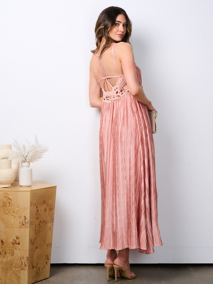 WOMEN'S SLEEVELESS V-NECK OPEN BACK PLEATED MAXI DRESS