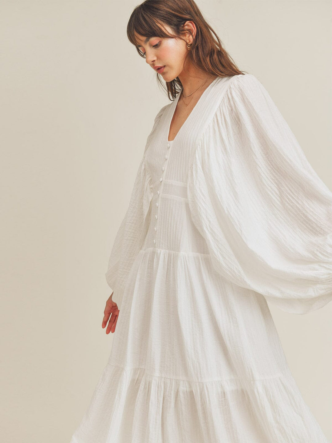 JUST ME WOMEN'S LONG BALLOON SLEEVE V-NECK TIERED MAXI DRESS