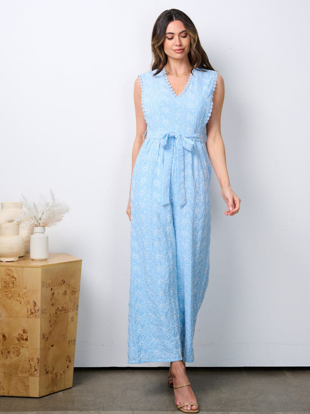 WOMEN'S SLEEVELESS V-NECK POCKETS EYELET DETAILED WIDE LEG JUMPSUIT