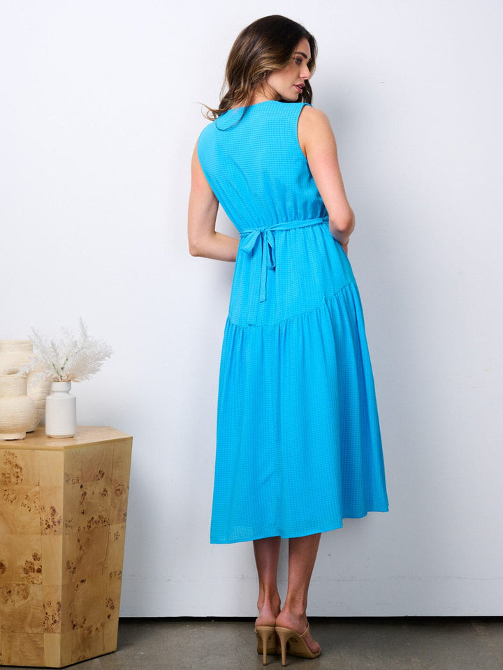 WOMEN'S SLEEVELESS V-NECK ELASTIC WAIST TIERED WAFFLE MIDI DRESS