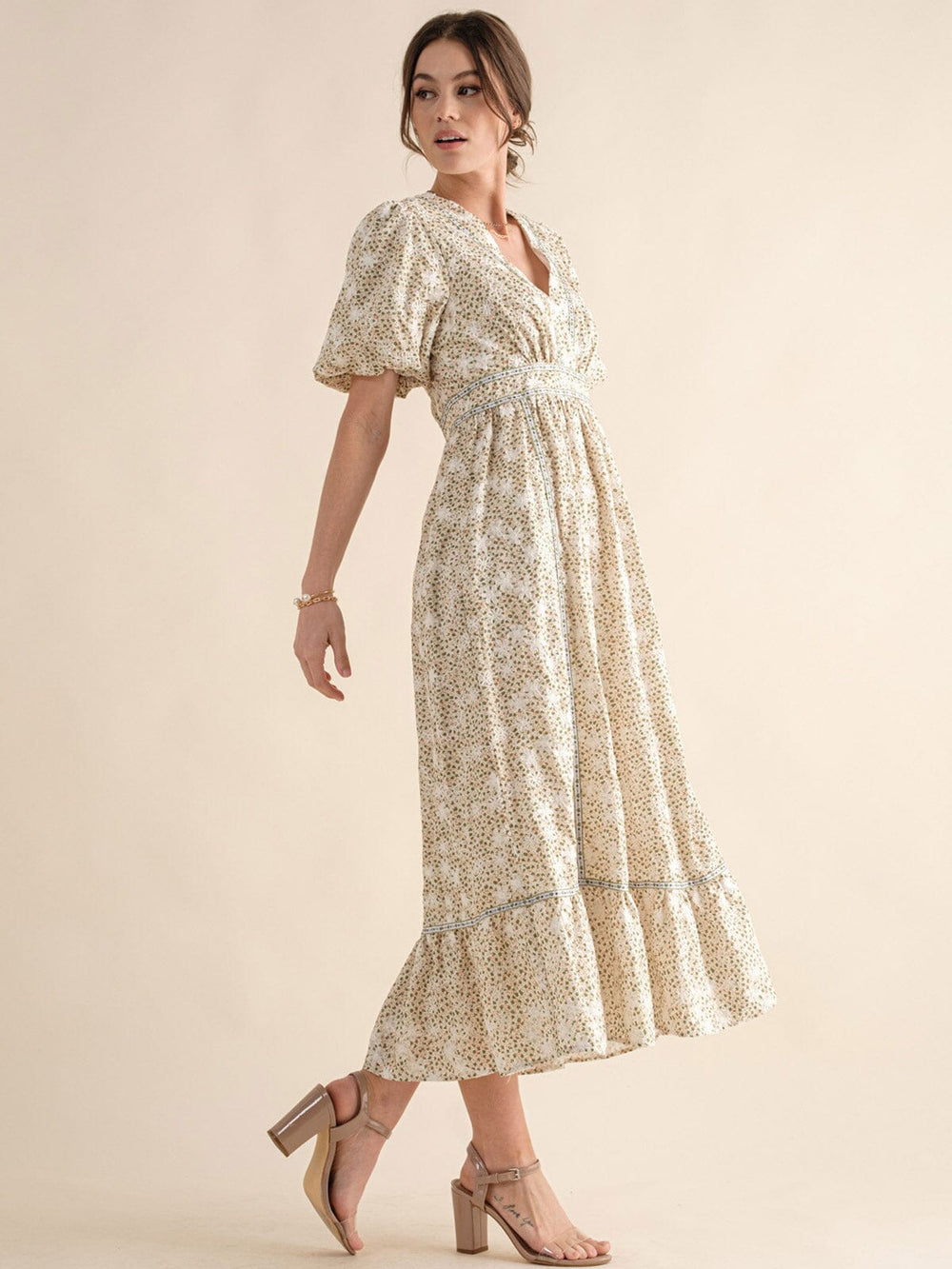 JUST ME WOMEN'S SHORT PUFF SLEEVE SURPLICE FLORAL STITCHED MAXI DRESS