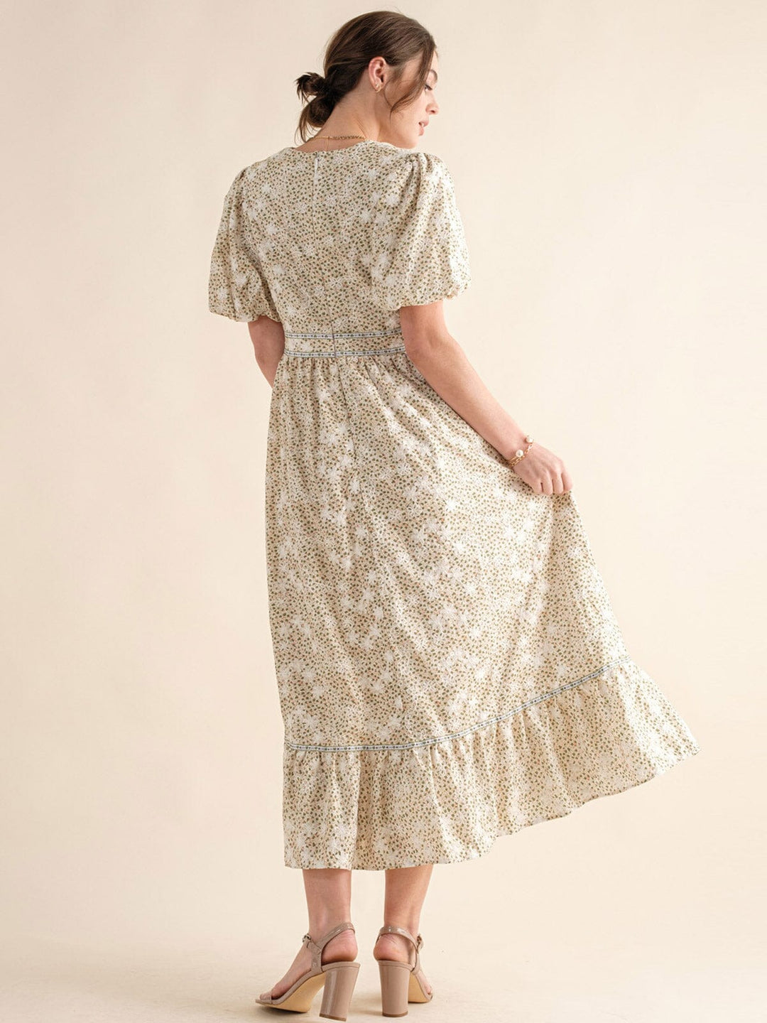 JUST ME WOMEN'S SHORT PUFF SLEEVE SURPLICE FLORAL STITCHED MAXI DRESS