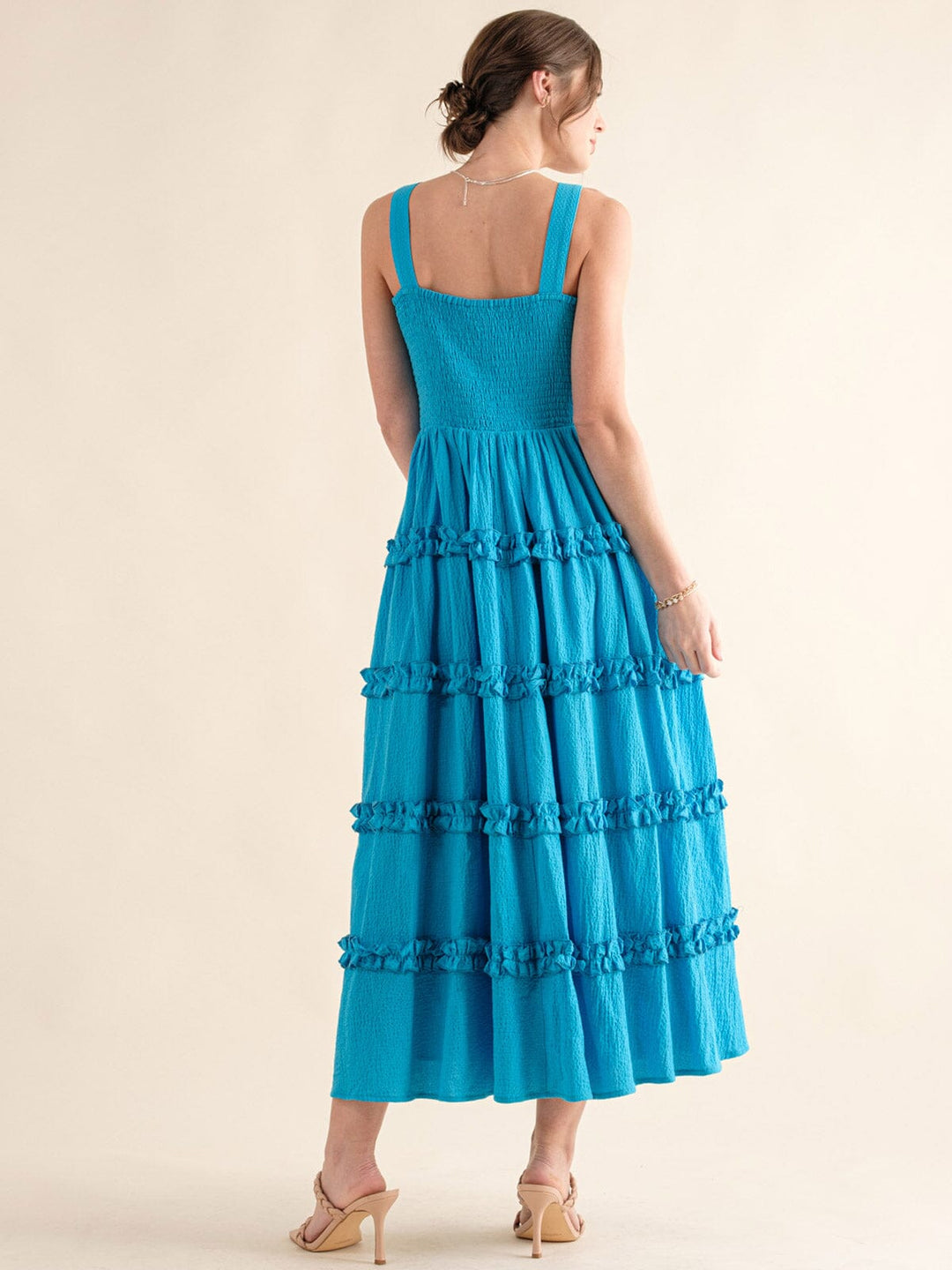JUST ME WOMEN'S SLEEVELESS SQUARE NECK RUFFLE TIERED SMOCK MAXI DRESS