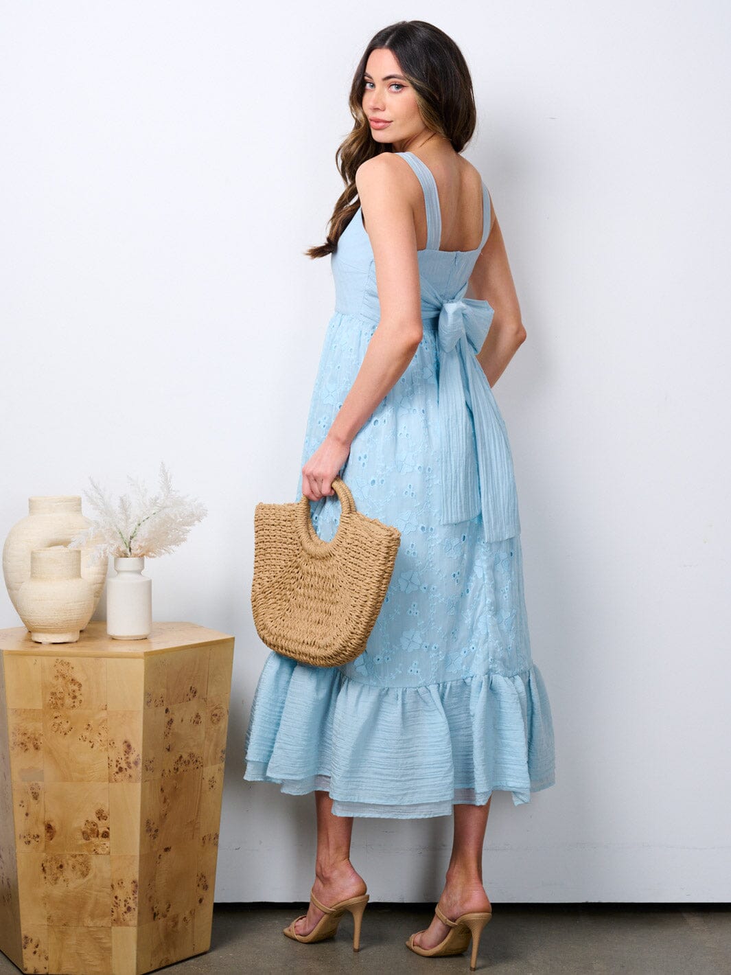 WOMEN'S SLEEVELESS EMBROIDERY POCKETS TIERED MAXI DRESS