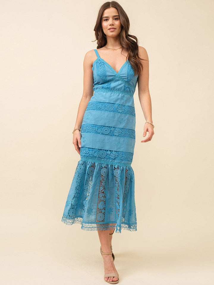 JUST ME WOMEN'S SLEEVELESS V-NECK FLORAL CROCHET TIERED MAXI DRESS