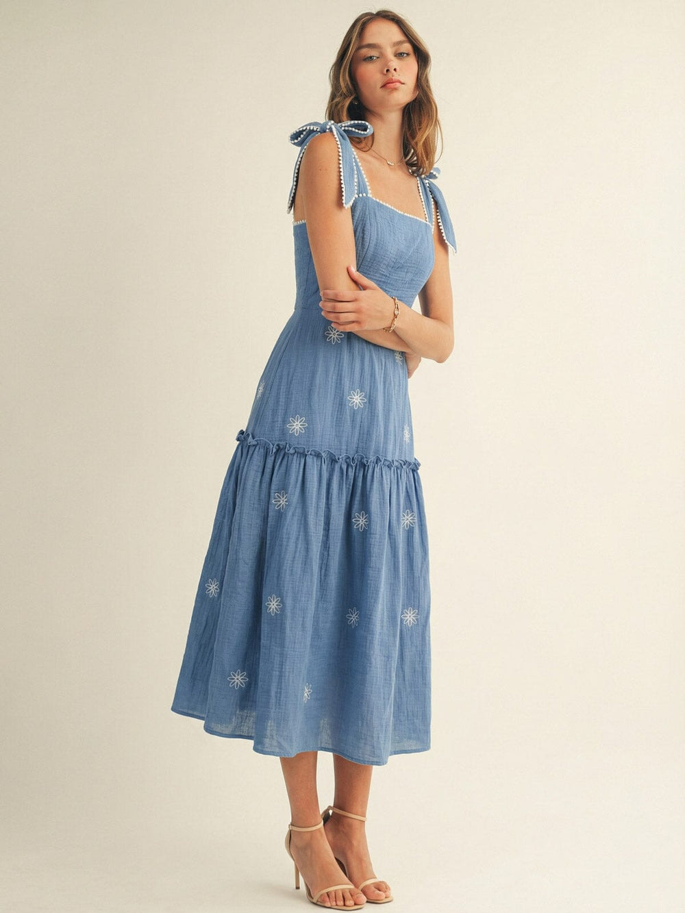 JUST ME WOMEN'S SLEEVELESS SQUARE NECK SMOCK FLORAL EMBROIDERY MAXI DRESS
