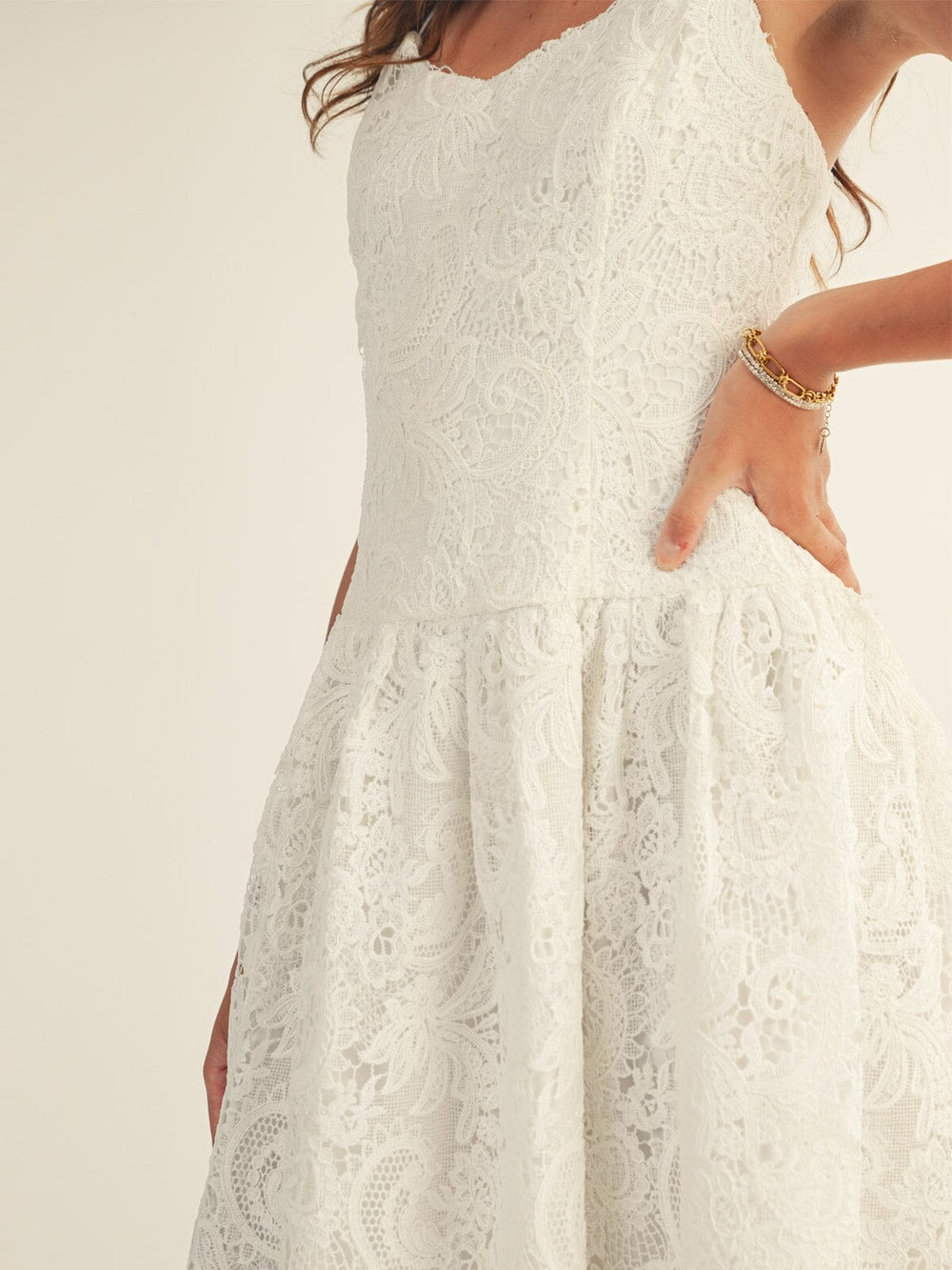 JUST ME WOMEN'S SLEEVELESS V-NECK TRIM DETAILED LACE MAXI DRESS
