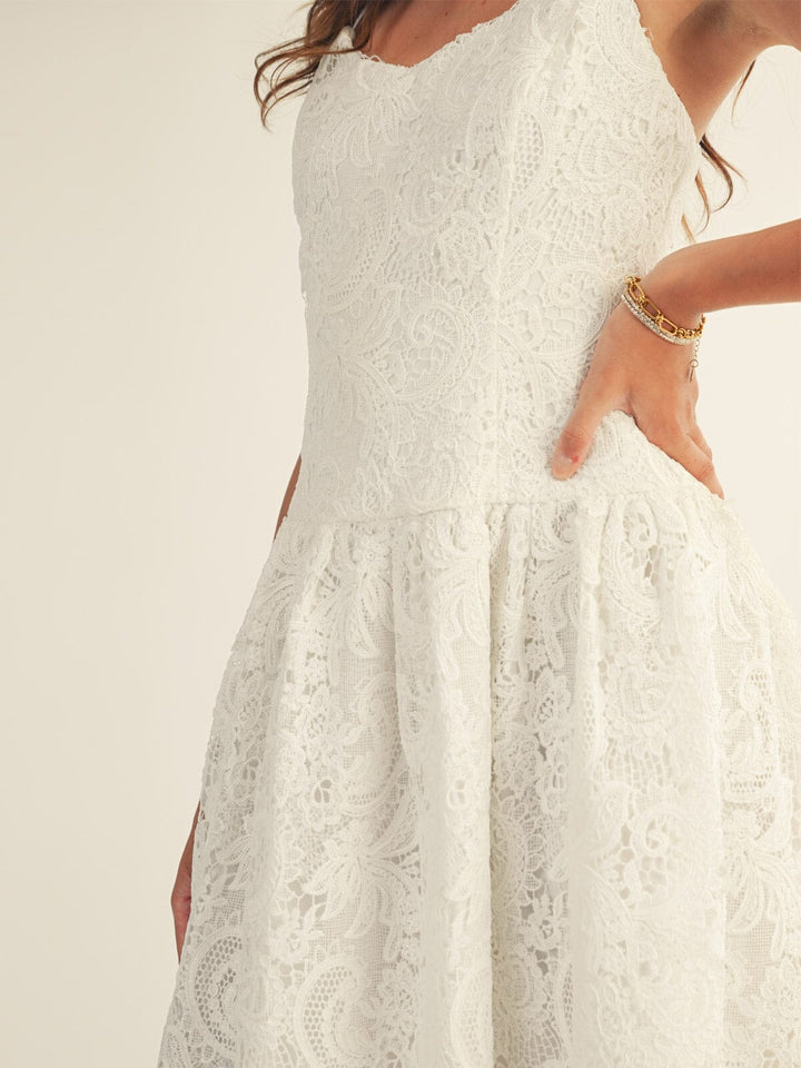 JUST ME WOMEN'S SLEEVELESS V-NECK TRIM DETAILED LACE MAXI DRESS