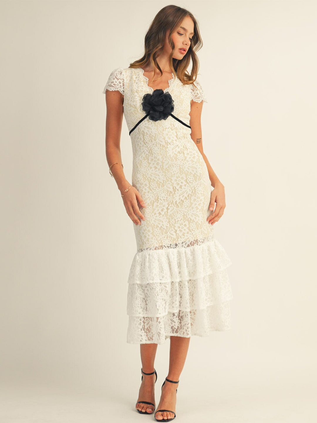 JUST ME WOMEN'S SHORT SLEEVE V-NECK RUFFLE BOTTOM HEM LACE BODYCON MAXI DRESS