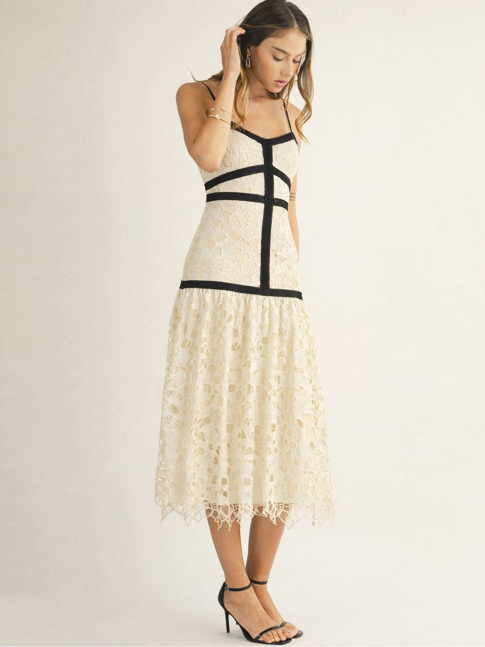 JUST ME WOMEN'S SLEEVELESS V-NECK FLORAL CROCHET BODYCON MIDI DRESS