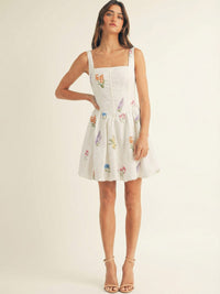 JUST ME WOMEN'S SLEEVELESS SQUARE NECK FRONT POCKETS EMBROIDERY FLORAL MINI DRESS
