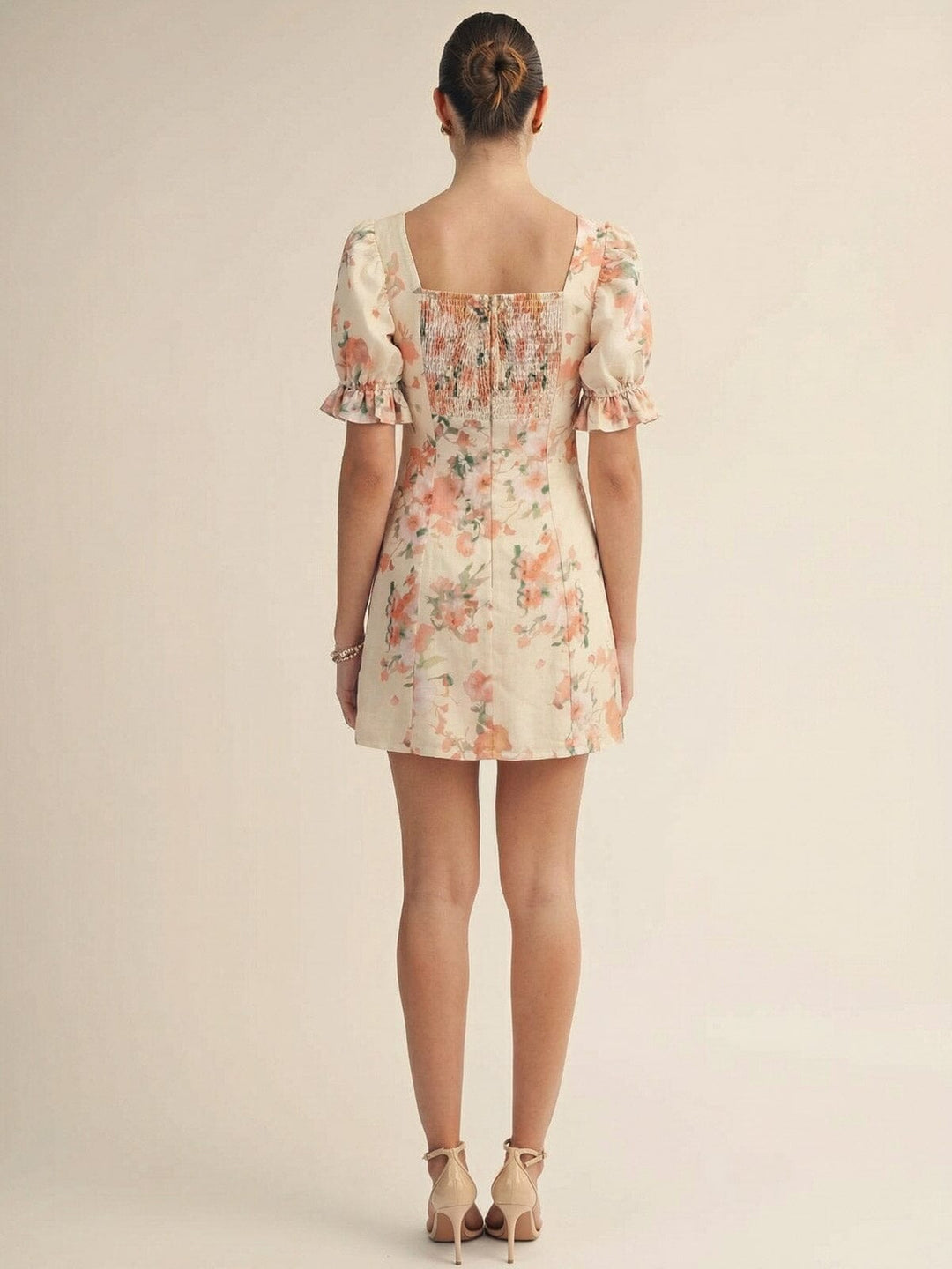 JUST ME WOMEN'S SHORT PUFF SLEEVE SQUARE NECK SMOCK FLORAL MINI DRESS