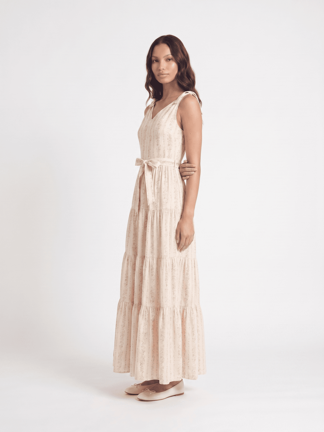 WOMEN'S SLEEVELESS V-NECK SELF TIE FRONT POCKETS TIERED FLORAL MAXI DRESS