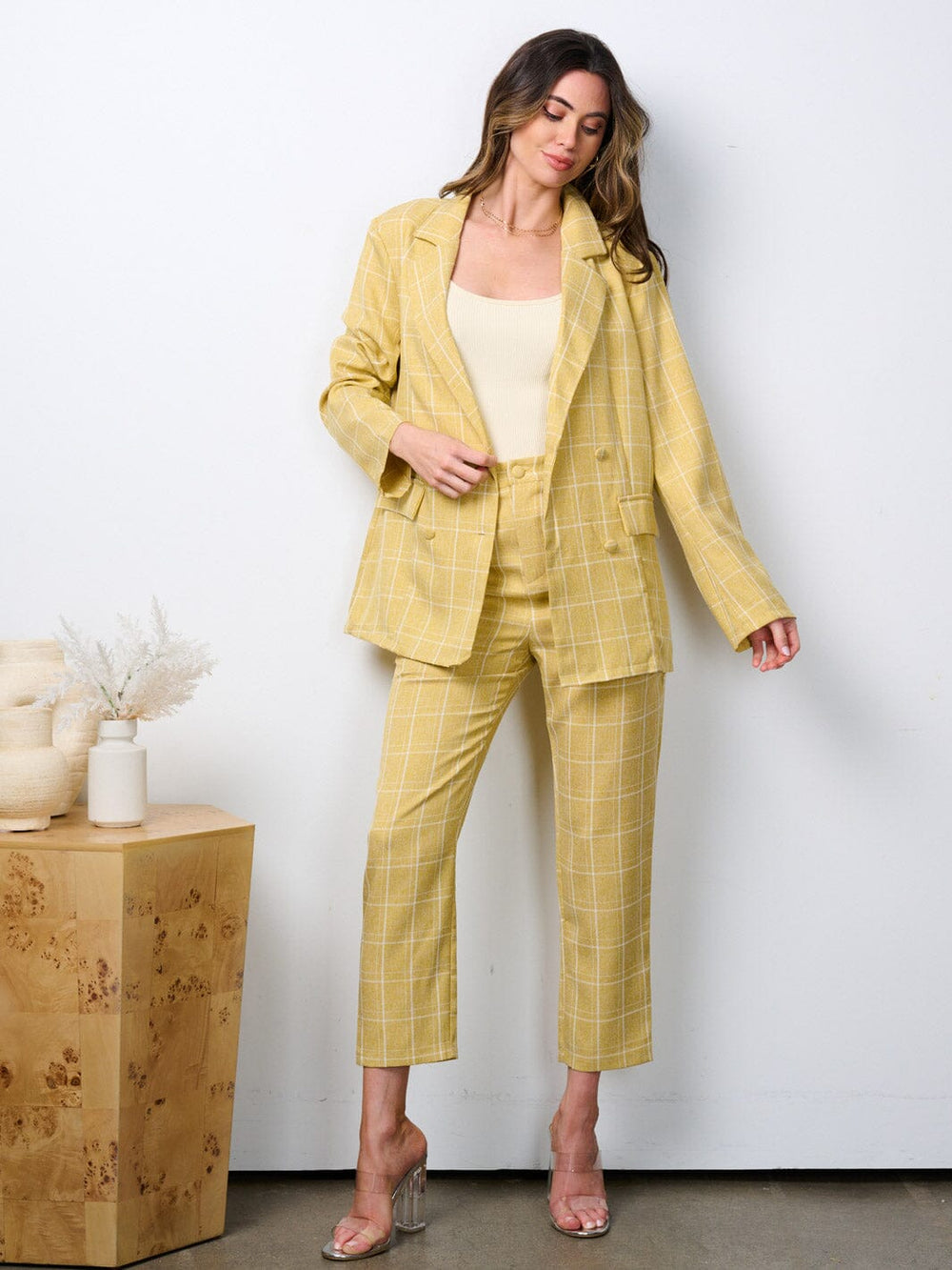 WOMEN'S LONG SLEEVE BLAZER & BUTTON CLOSURE PANTS 2PC. PLAID SET