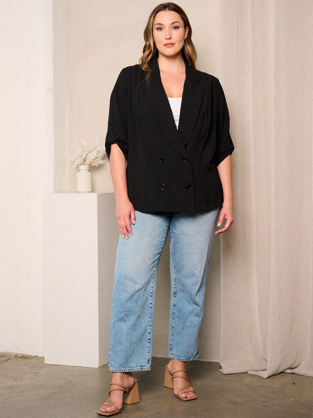 PLUS SIZE 3/4 SLEEVES BUTTON CLOSURE BLAZER