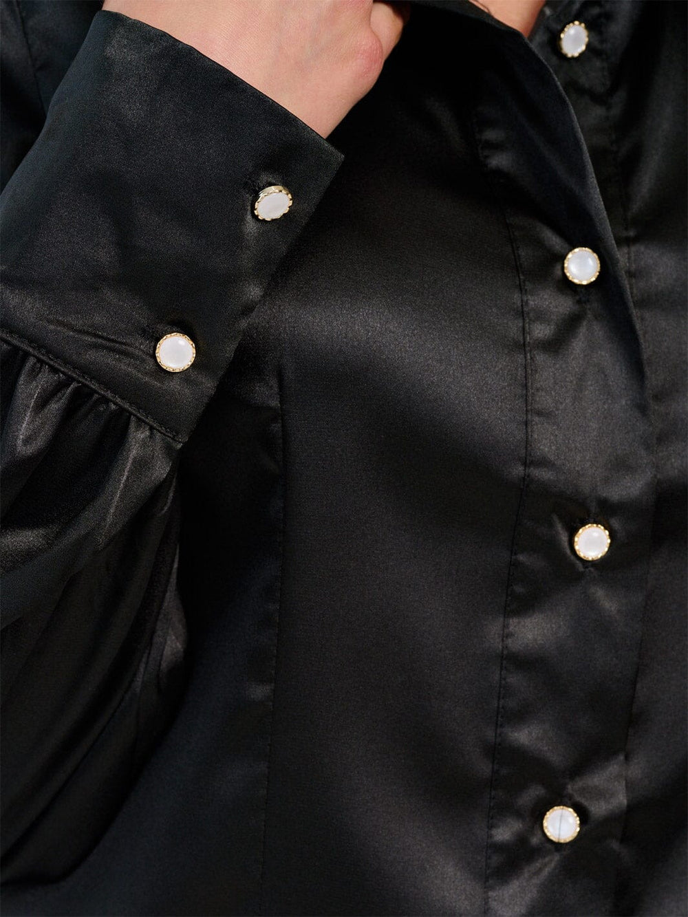 WOMEN'S LONG SLEEVE BUTTON CLOSURE SILK BLOUSE