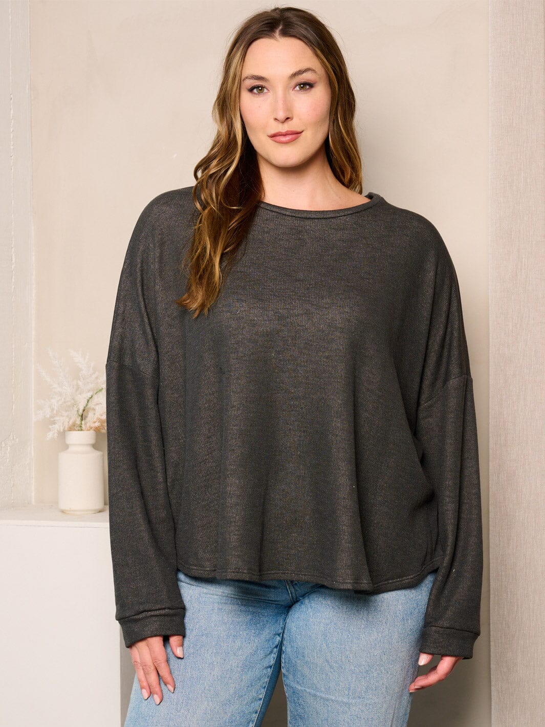 PLUS SIZE LONG SLEEVE BACK GRAPHIC DETAILED TUNIC TOP