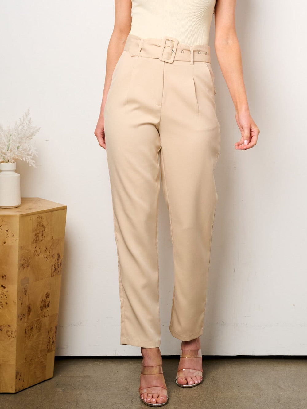 WOMEN'S BUTTON CLOSURE BELTED WIDE LEG PANTS