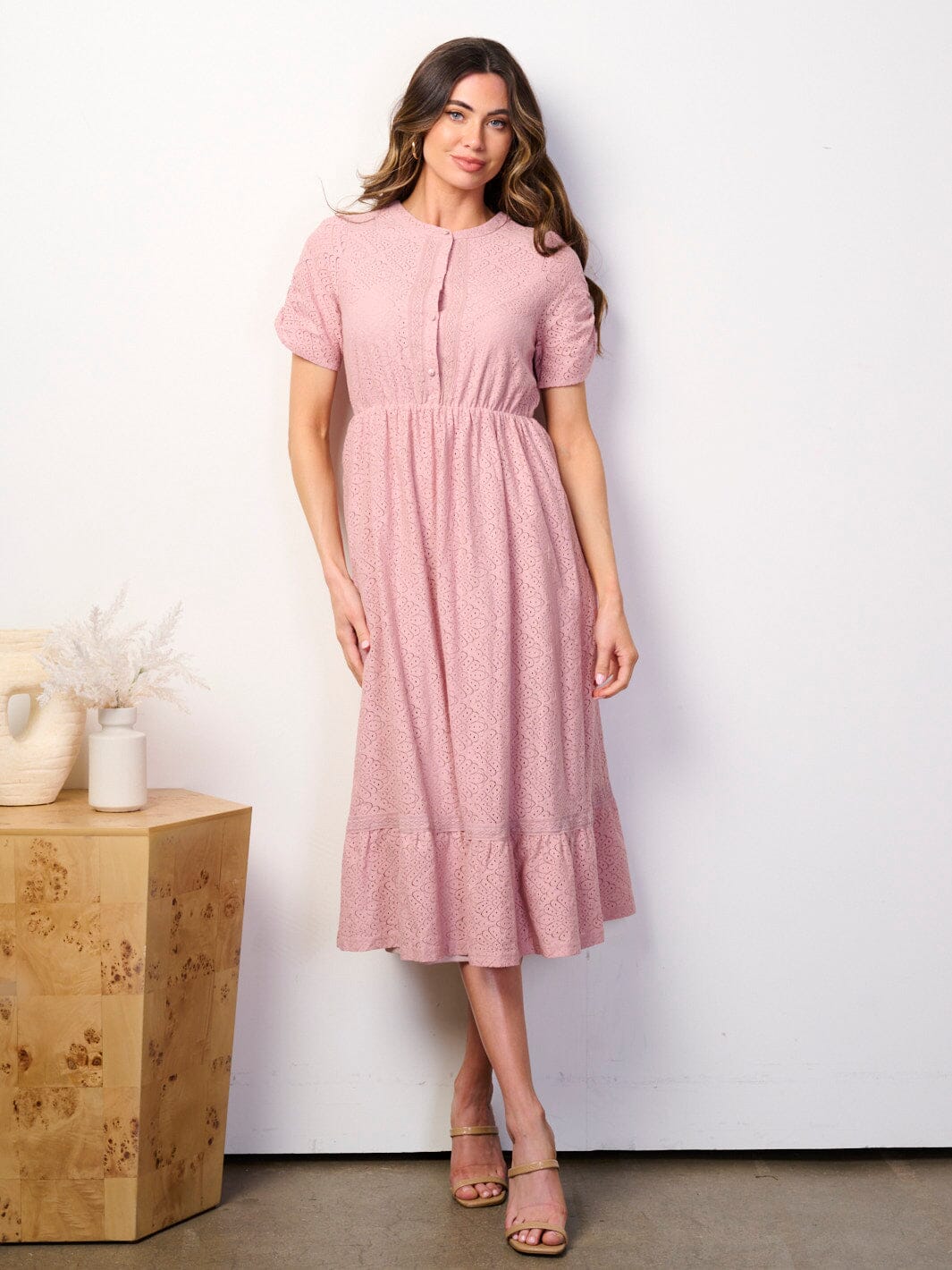 WOMEN'S SHORT RUCHED SLEEVE BUTTON CLOSURE EYELET MIDI DRESS