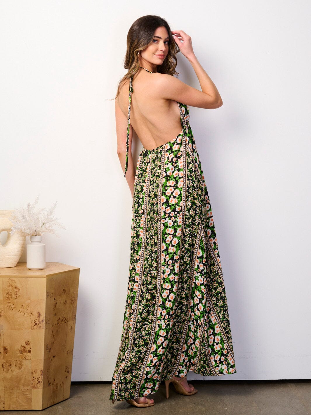 WOMEN'S SLEEVELESS BACKLESS V-NECK FLORAL MAXI DRESS