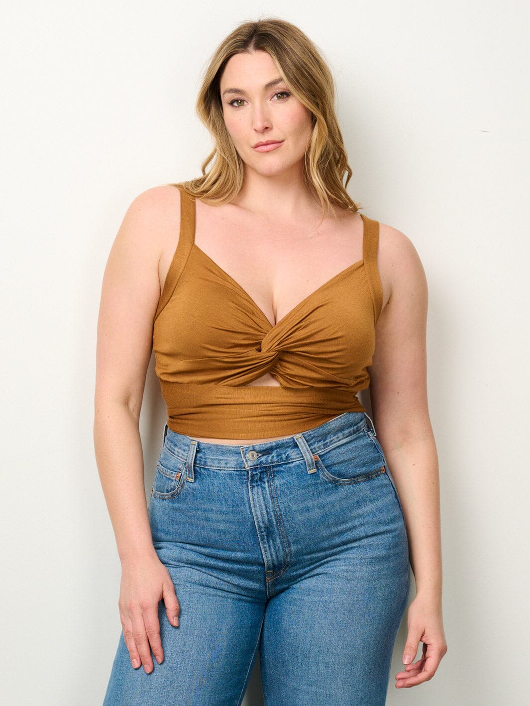 PLUS SIZE SLEEVELESS V-NECK SELF TIE CROP TOP
