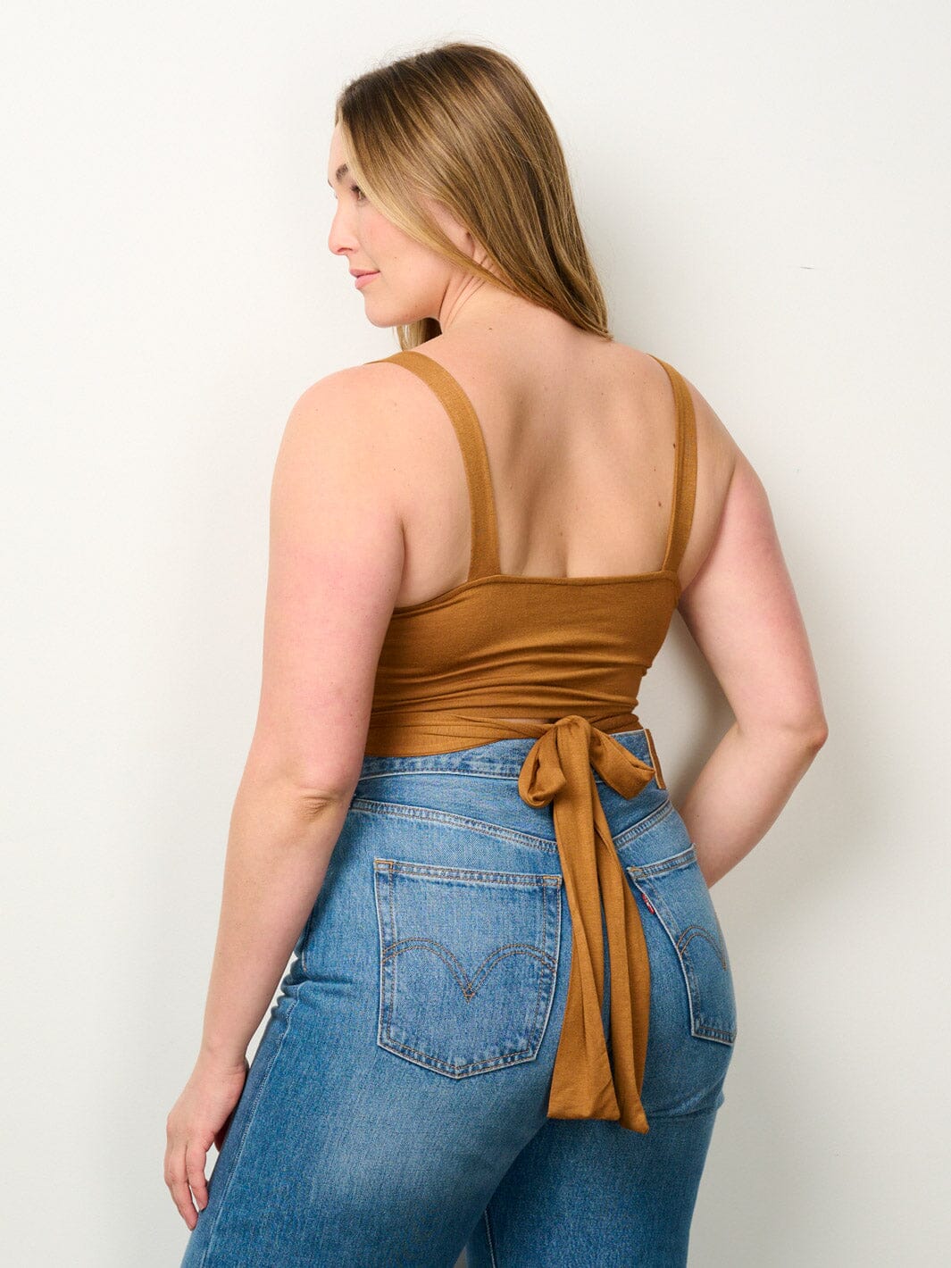 PLUS SIZE SLEEVELESS V-NECK SELF TIE CROP TOP