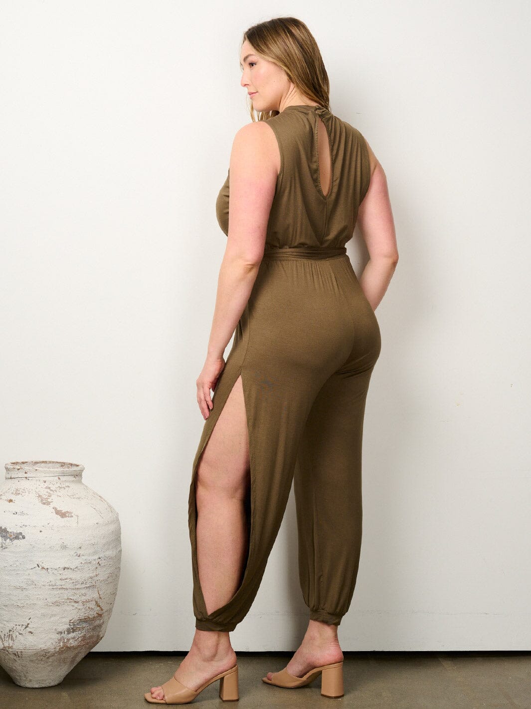 PLUS SIZE SLEEVELESS FRONT KEY HOLE SIDE SLIT JUMPSUIT