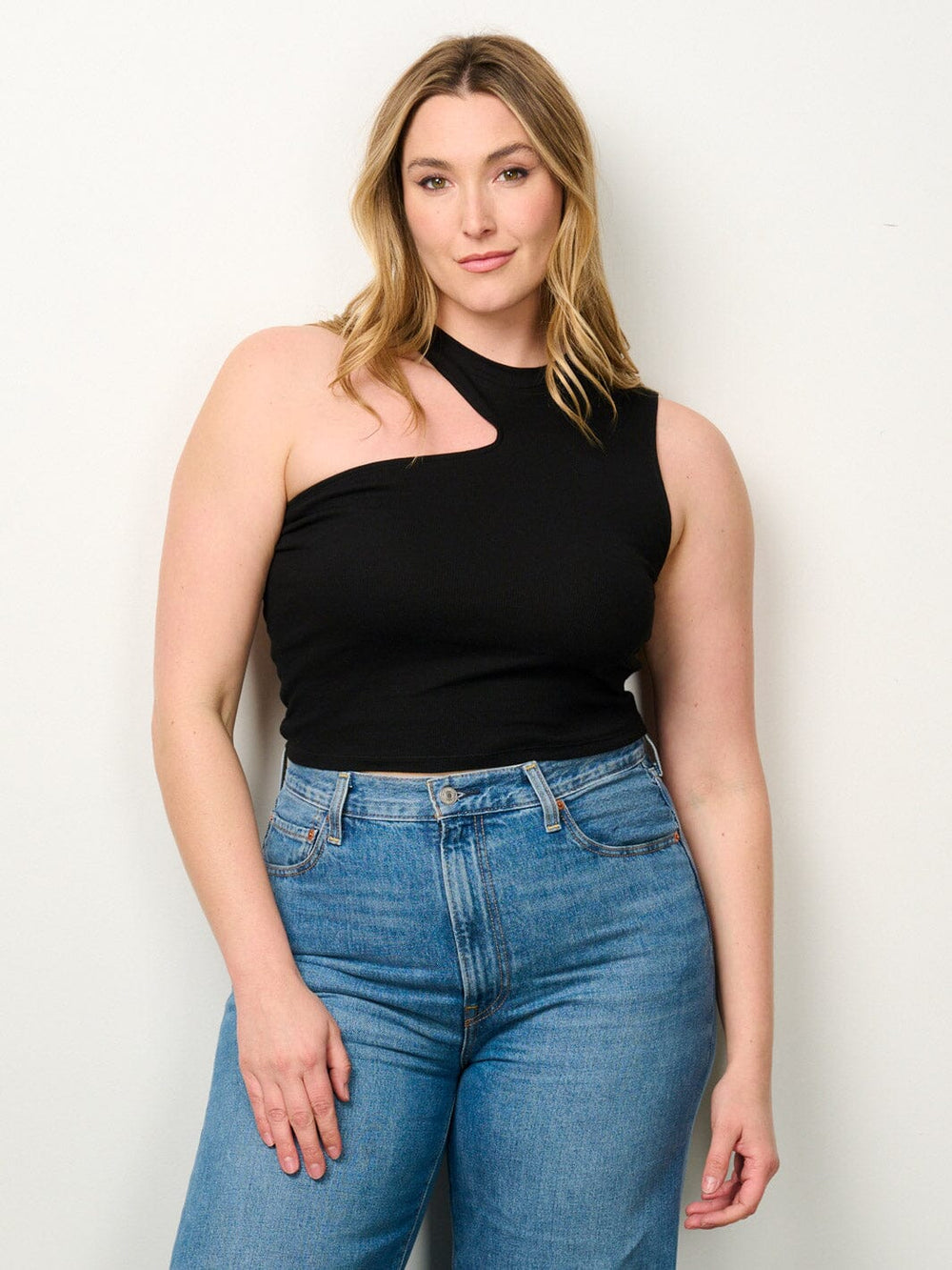 PLUS SIZE ONE SHOULDER CROP TOP