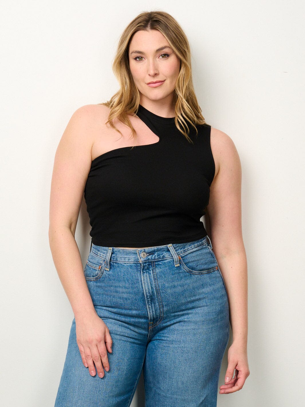 PLUS SIZE ONE SHOULDER CROP TOP