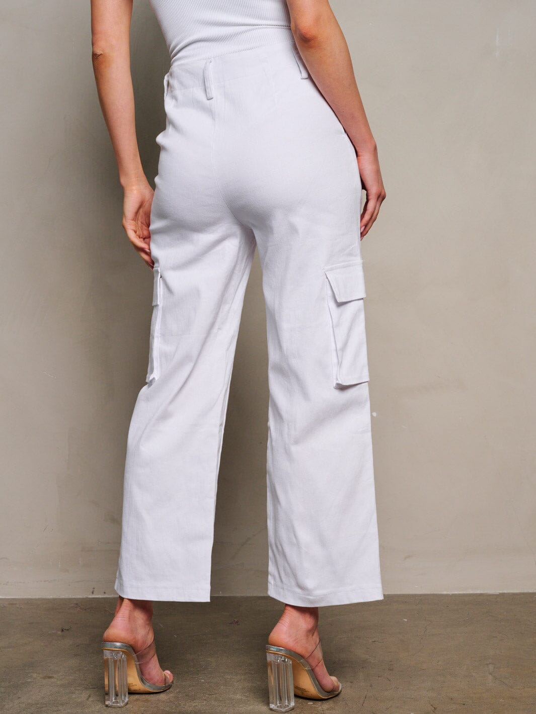 WOMEN'S BUTTON CLOSURE CARGO POCKETS WIDE LEG DENIM PANTS