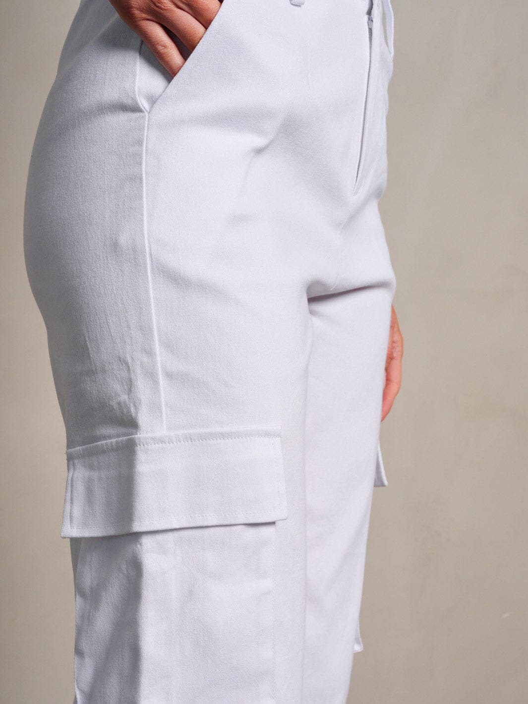 WOMEN'S BUTTON CLOSURE CARGO POCKETS WIDE LEG DENIM PANTS