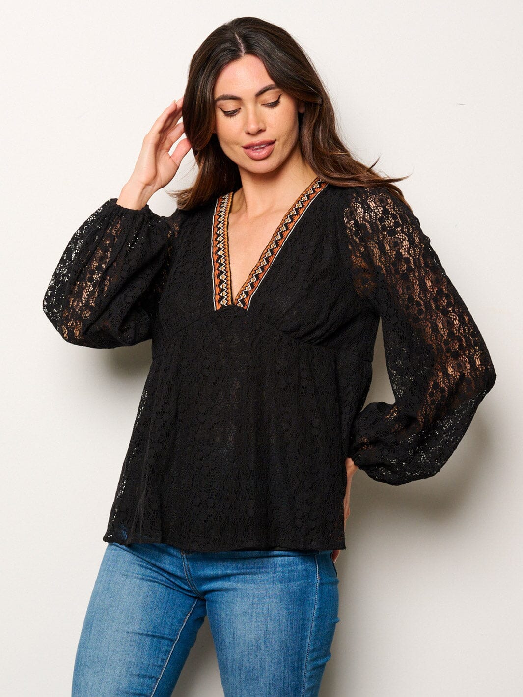 WOMEN'S LONG SLEEVE V-NECK EMBROIDERY NECK DETAILED BLOUSE TOP
