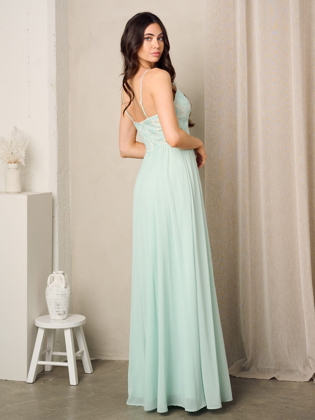 WOMEN'S SLEEVELESS LACE EMBROIDERY V-NECK MAXI GOWN DRESS