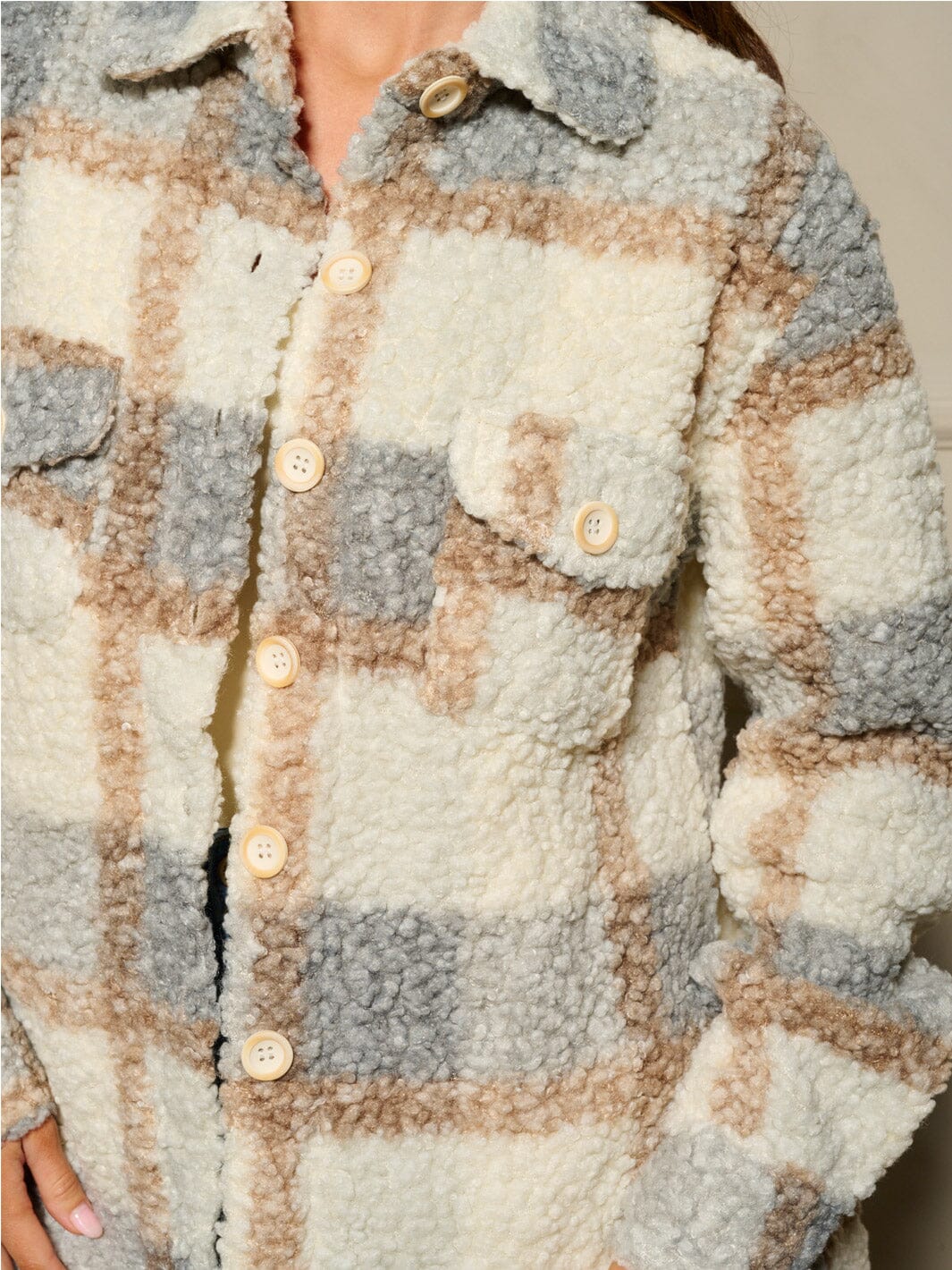 WOMEN'S LONG SLEEVE BUTTON CLOSURE FRONT POCKETS PLAID JACKET