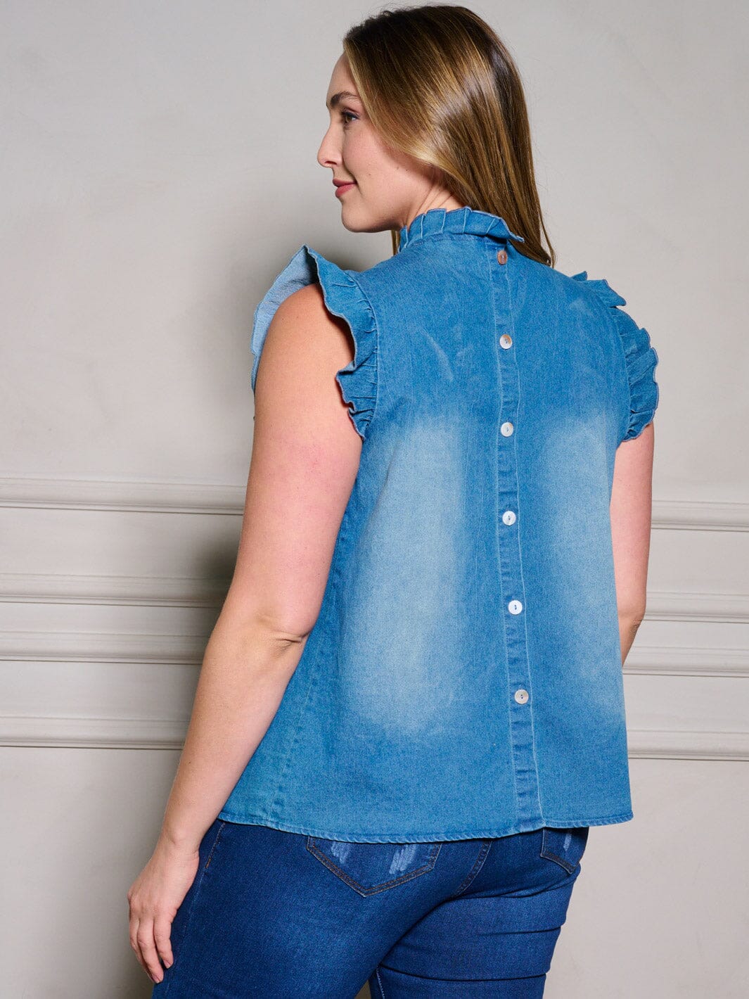 PLUS SIZE SLEEVELESS RUFFLE MOCK NECK BACK DETAILED WASHED DENIM TOP