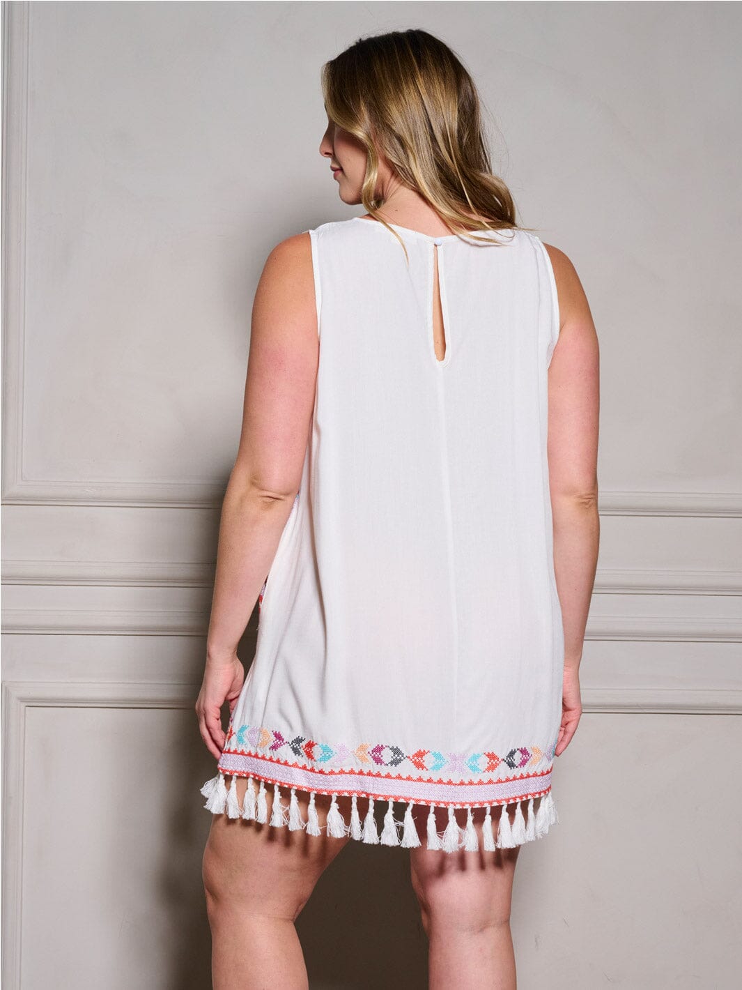 PLUS SIZE SLEEVELESS V-NECK POCKETS EMBROIDERY DETAILED TUNIC MINI DRESS