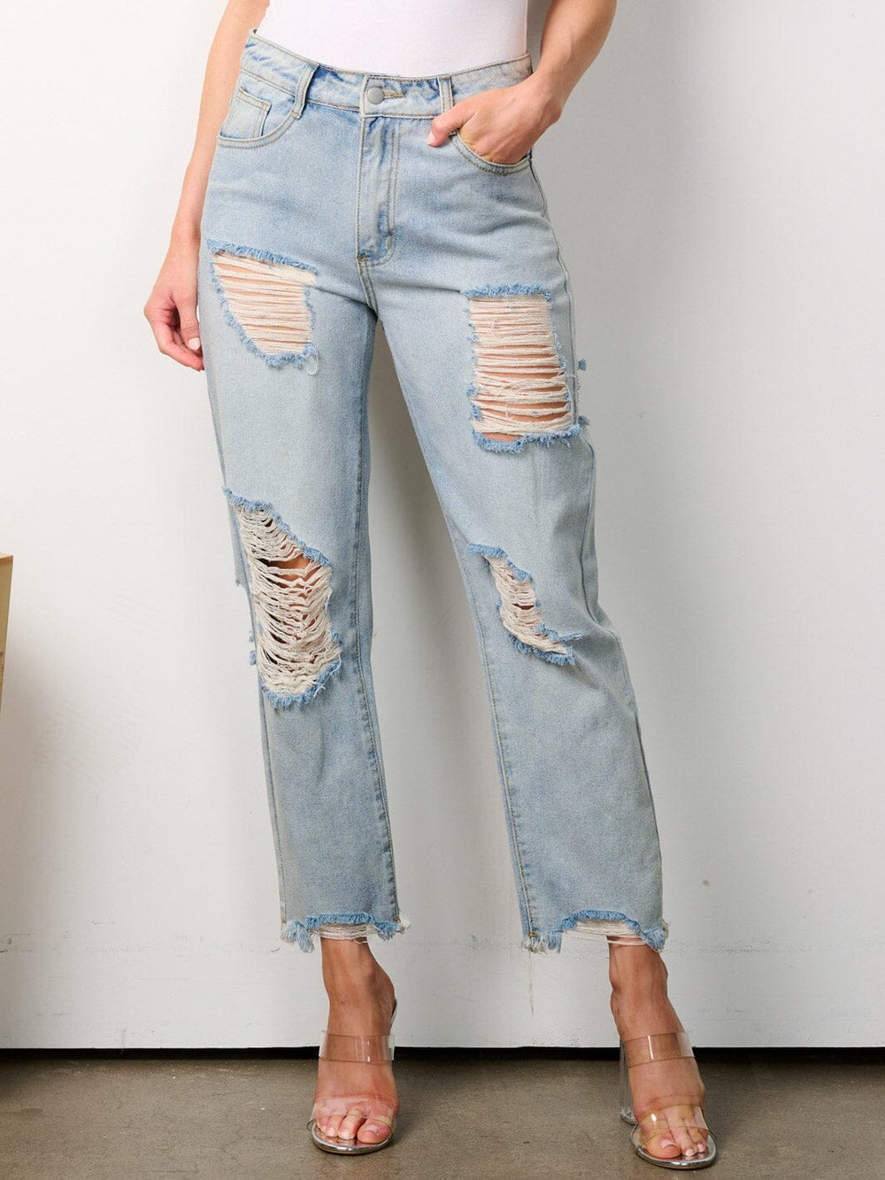 WOMEN'S BUTTON CLOSURE DISTRESSED DENIM WIDE LEG PANTS