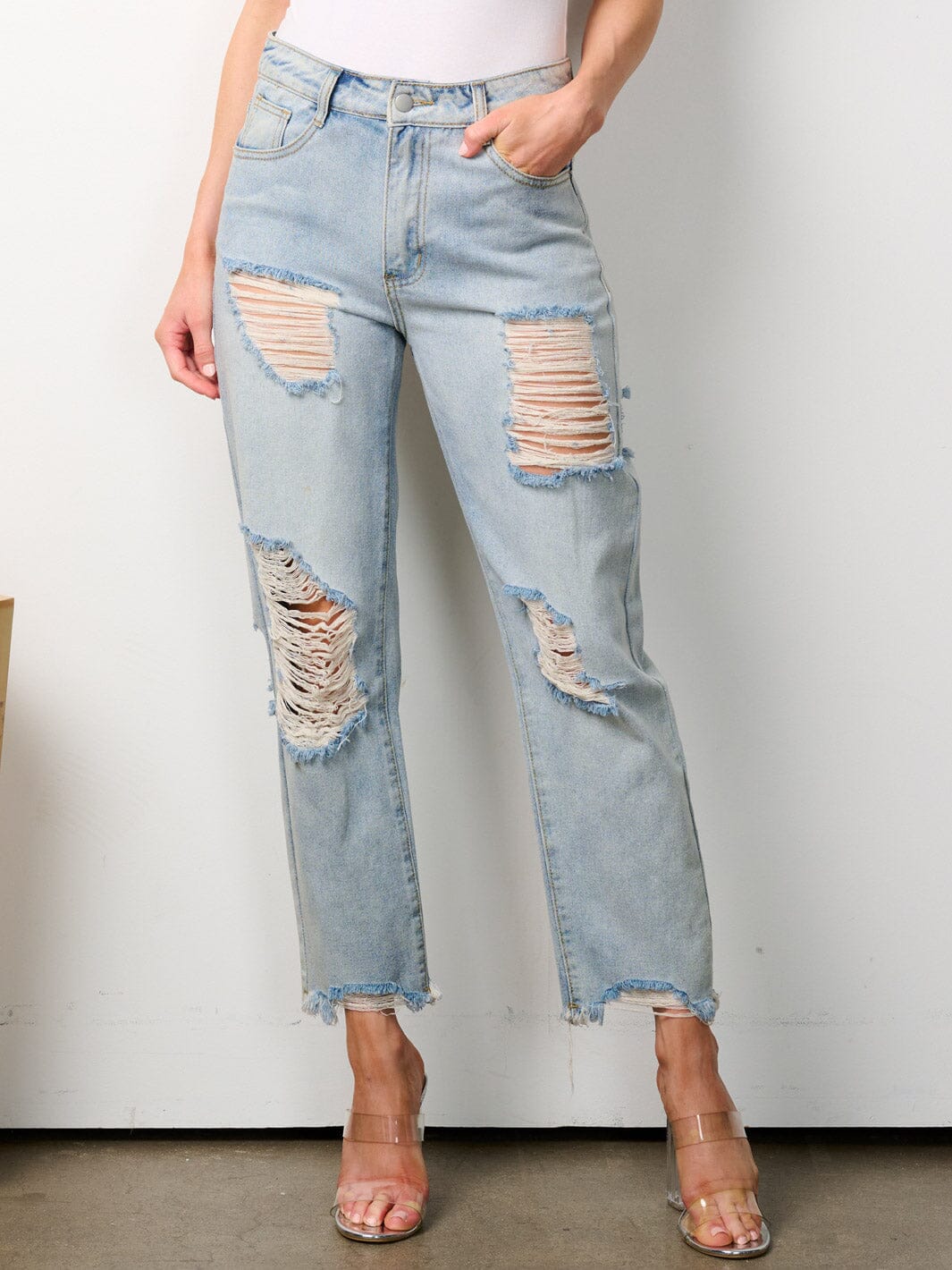 WOMEN'S BUTTON CLOSURE DISTRESSED DENIM WIDE LEG PANTS